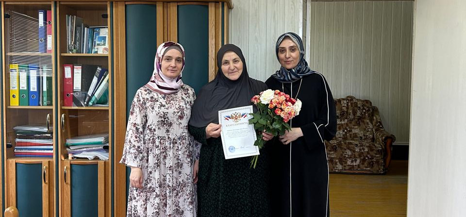 Последствия тяжелой жизни социального работника Айшат Абдулатиповой никак не отразились на ее работе с подопечными